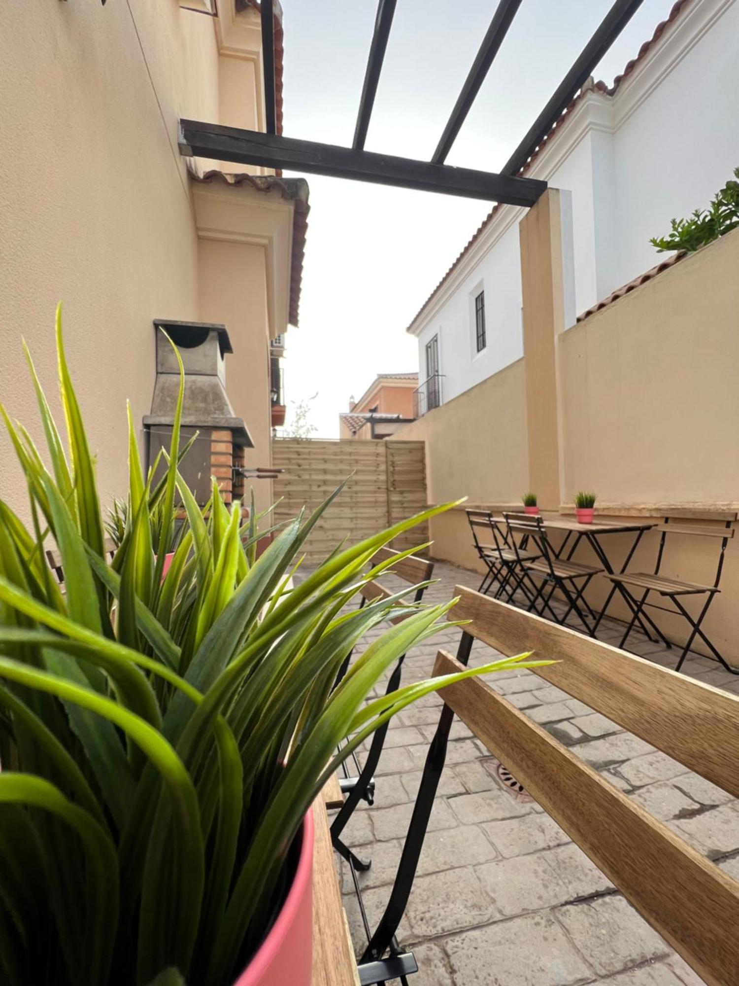 Apartamentos Sevilla Deluxe Rosales Los Rosales  Eksteriør billede