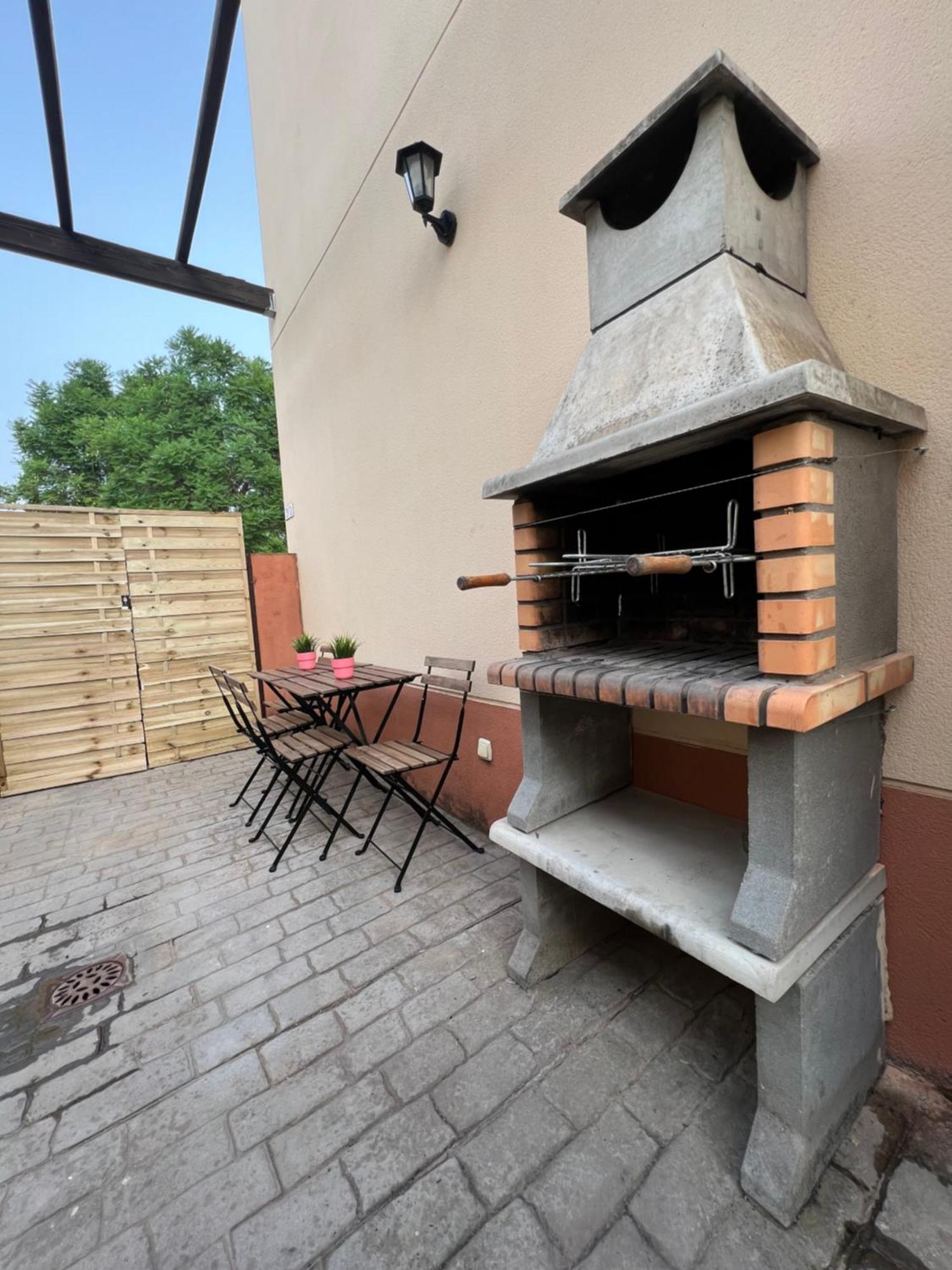 Apartamentos Sevilla Deluxe Rosales Los Rosales  Eksteriør billede